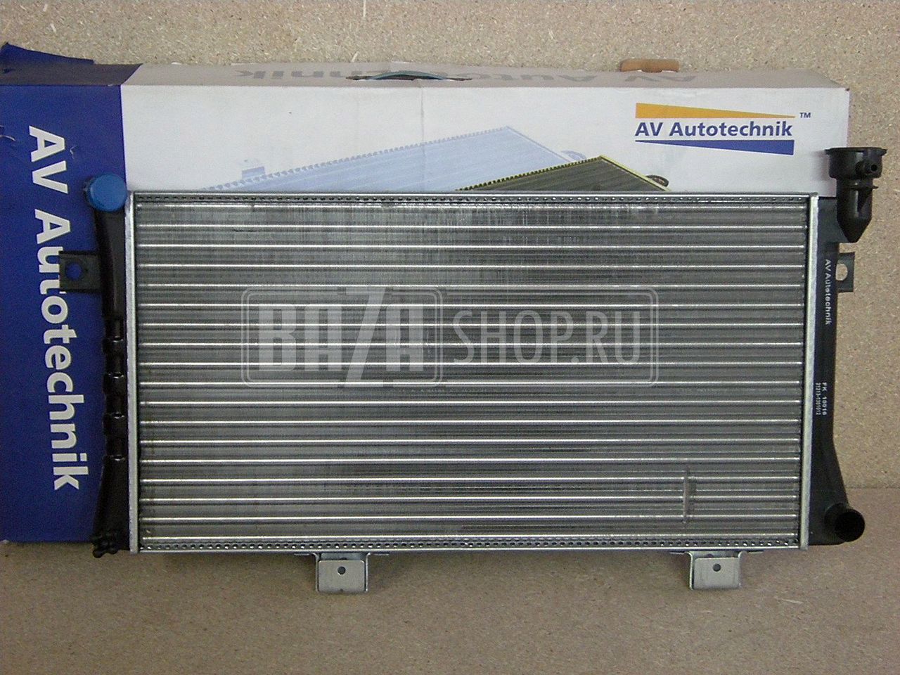Радиатор охлаждения ВАЗ 21213 "AV" (Германия) / 21213-1301012 (FK10016)