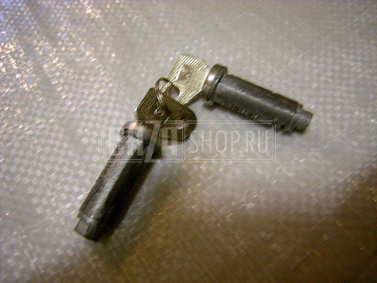 Вставка двери с ключом УАЗ 469, HUNTER ЛЮКС к-кт 2 шт. (голая) / 3151-6105147 К-КТ 2 ШТ. (ЛЮКС)