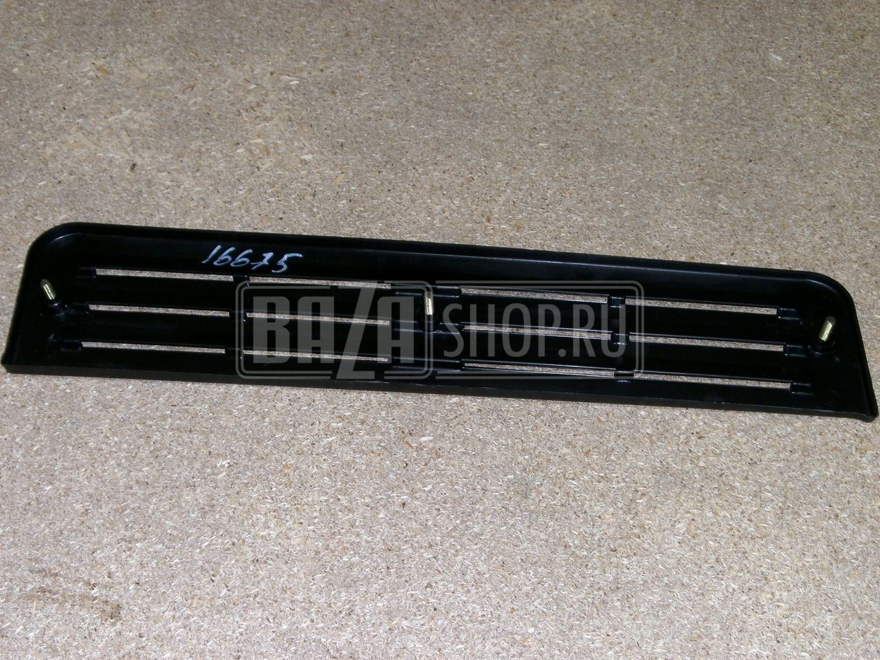 Накладка декоративная (РЕШЁТКА вентиляции кузова) левая PATRIOT PICKUP / 2363-8104409-20