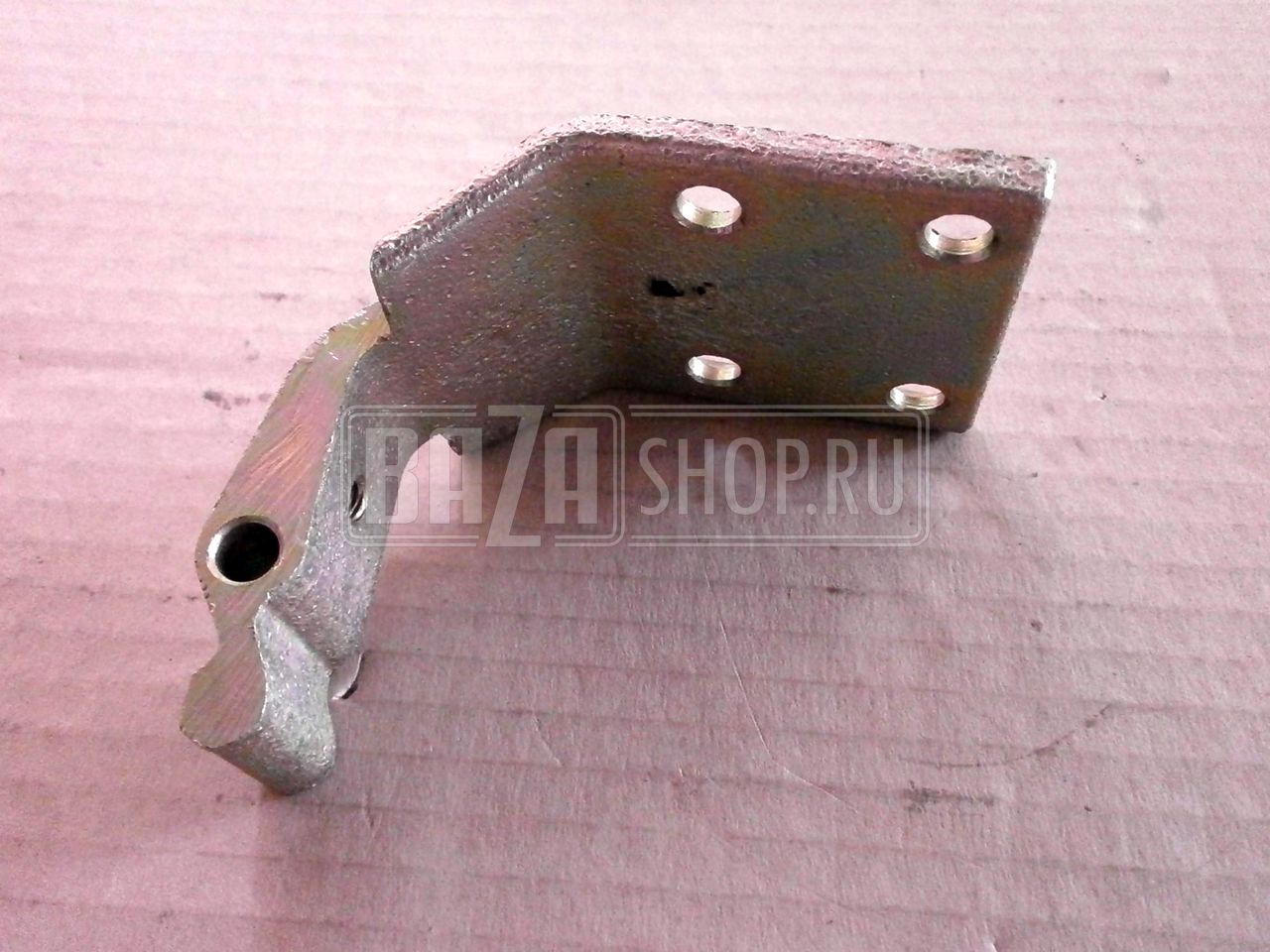 Петля двери УАЗ 452 КАБИННОЙ верхняя ГОЛАЯ (на кузове) / 450-6106014-13