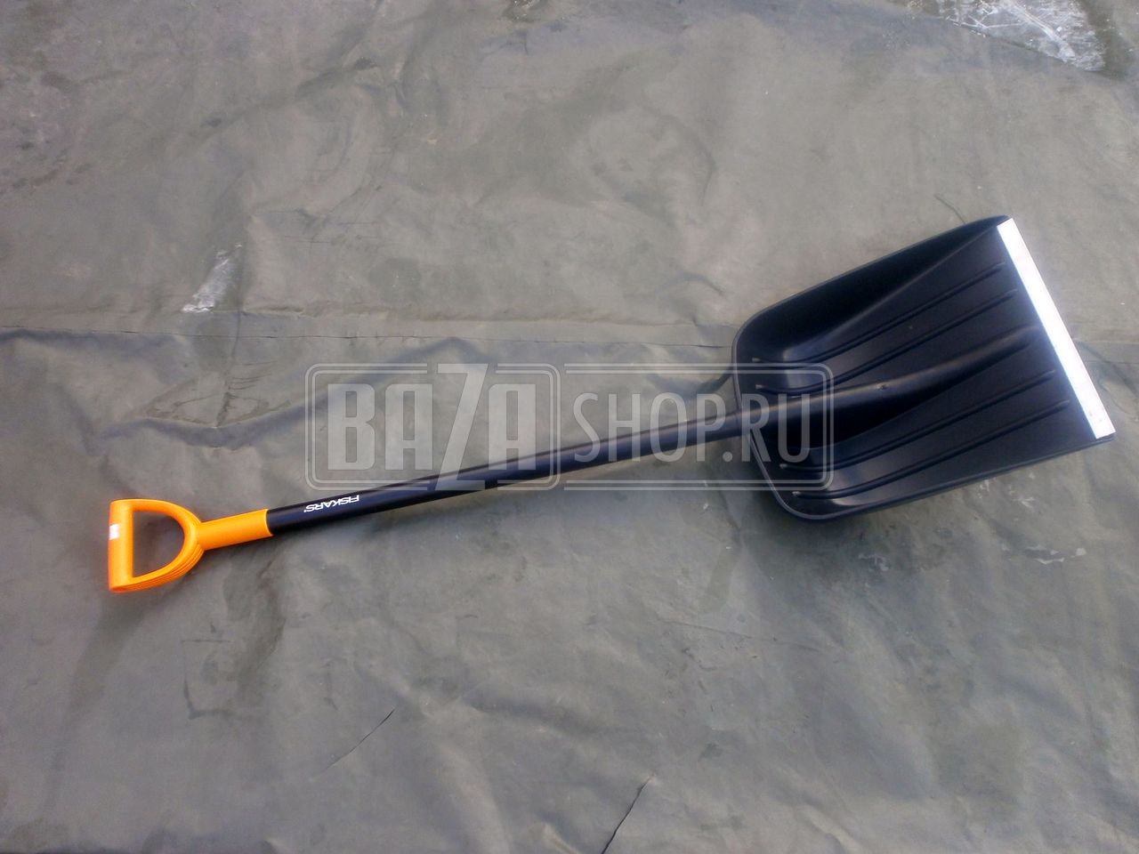 Лопата автомобильная для снега "FISKARS" / 142610