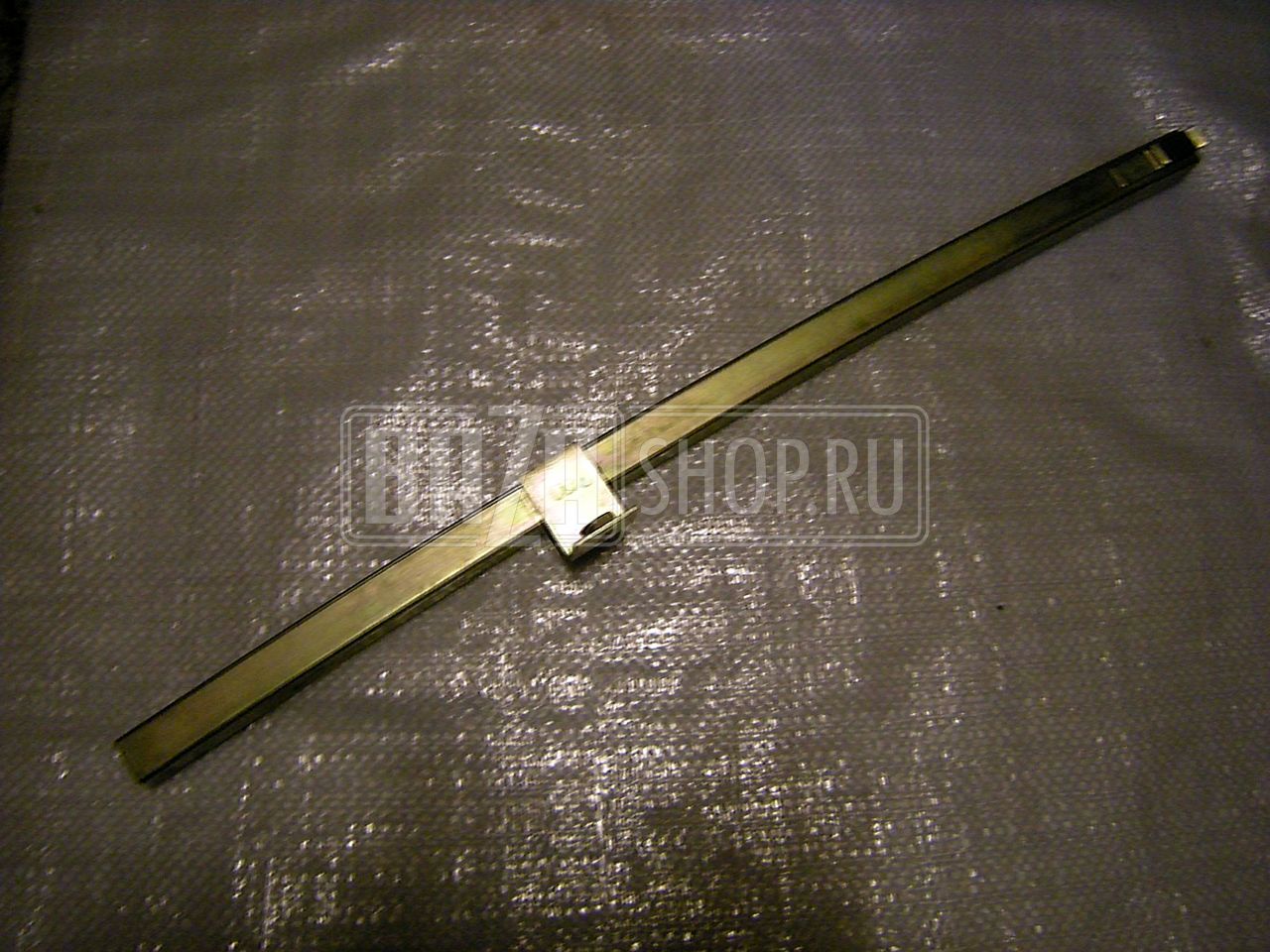 Желоб опускного стекла передней двери PATRIOT левый / 3160-6103251/-95