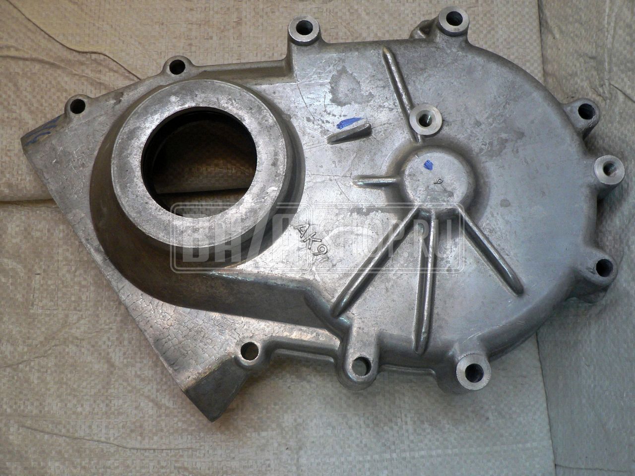 Крышка передняя дв. 4025, 4026 ГАЗ с сальником в сб. ЗМЗ / 4025-1002058